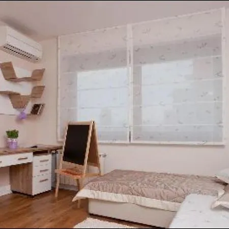 Luxurious In Downtown Apartment